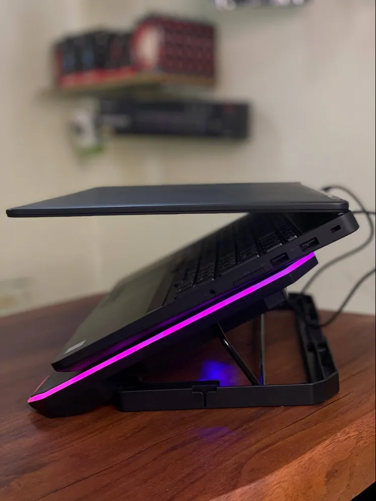 Dell Latitude E5570 2