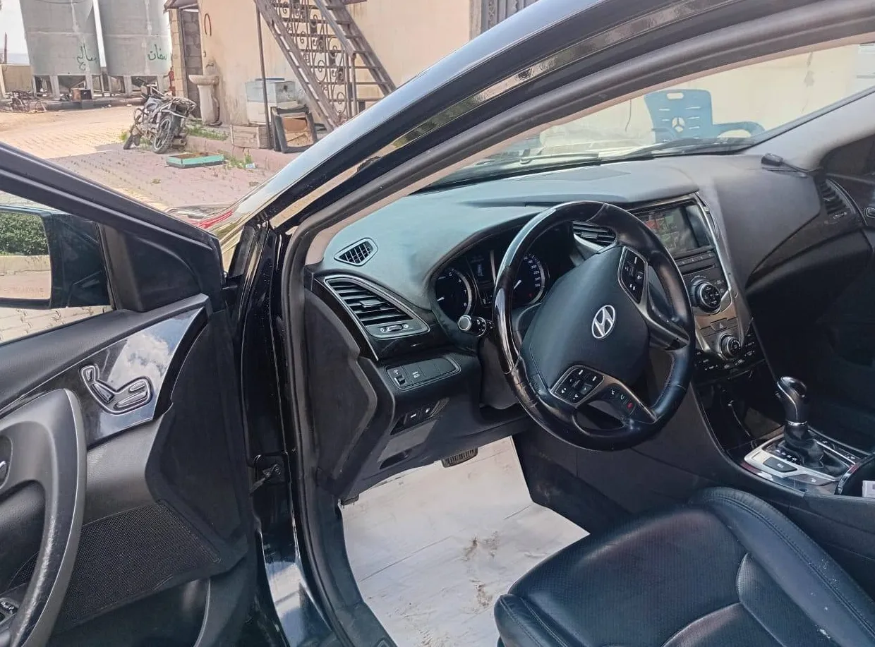 هيونداي أزيرا 4