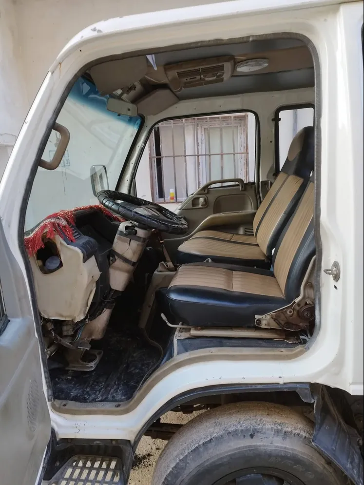 مديل 2005 صهريج مثبت نظامي مع رخصة سعت سيارة /5000لتر 4