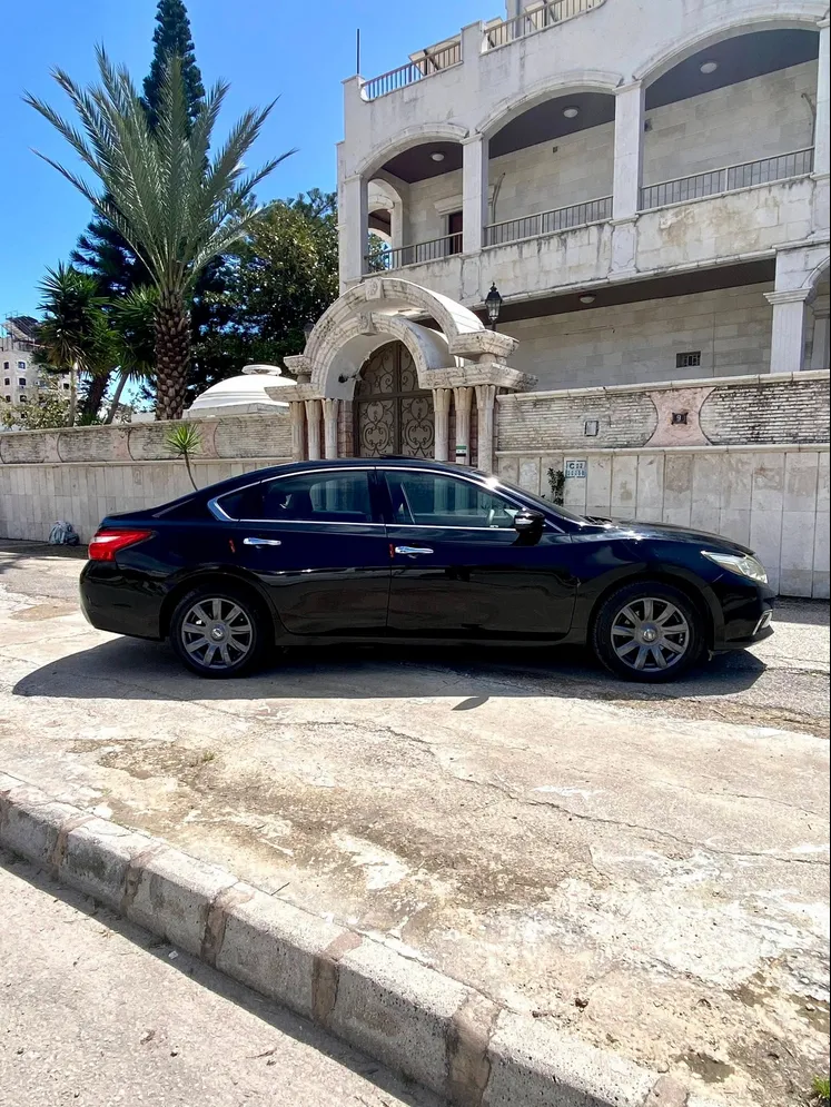 نيسان 2