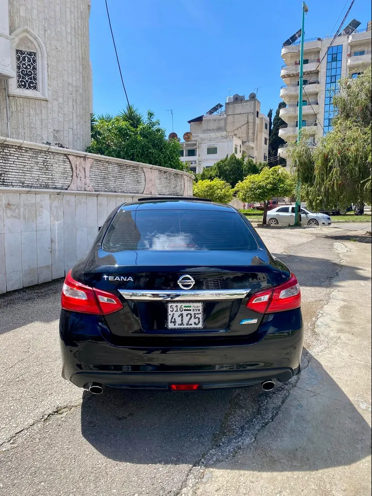 نيسان 4