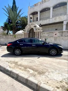 نيسان 2