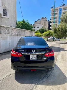 نيسان 4