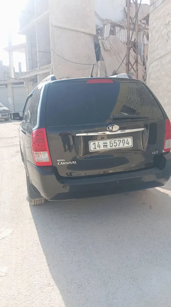 KIA Carnival 4