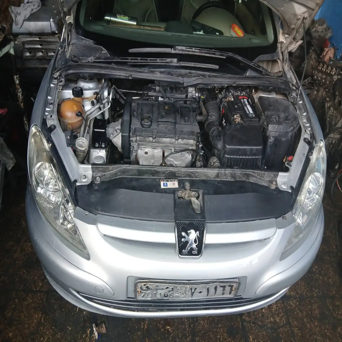 سيارة بيجو 3