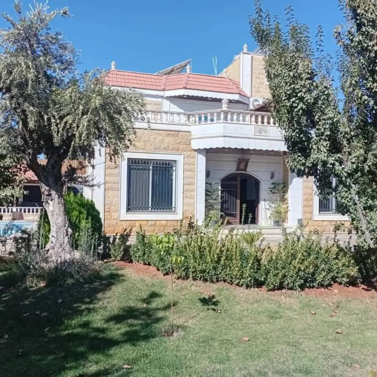 فيلا بمزرعة